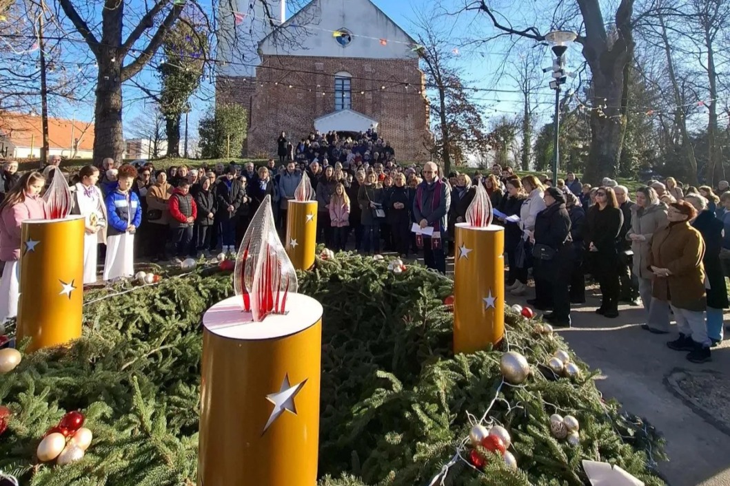 Paljenje prve adventske svijeće u Križu