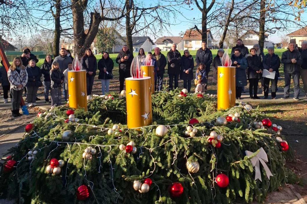 Paljenje prve adventske svijeće u Križu