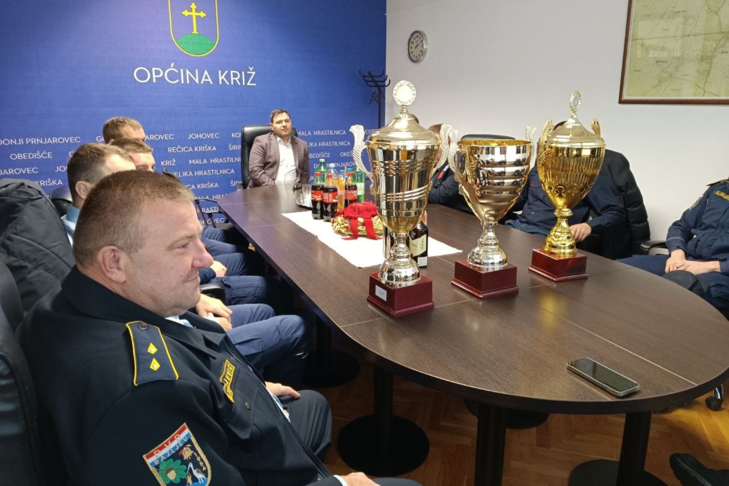 Načelnik Marko Magdić i vatrogasci