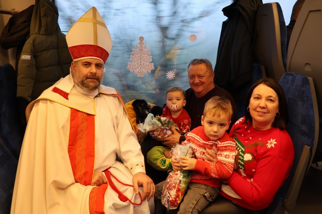 Sveti Nikola u vlaku