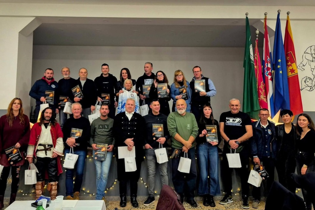 Sudionici manifestacije 'Čuvari mira na putu svjetla' u Konjščini