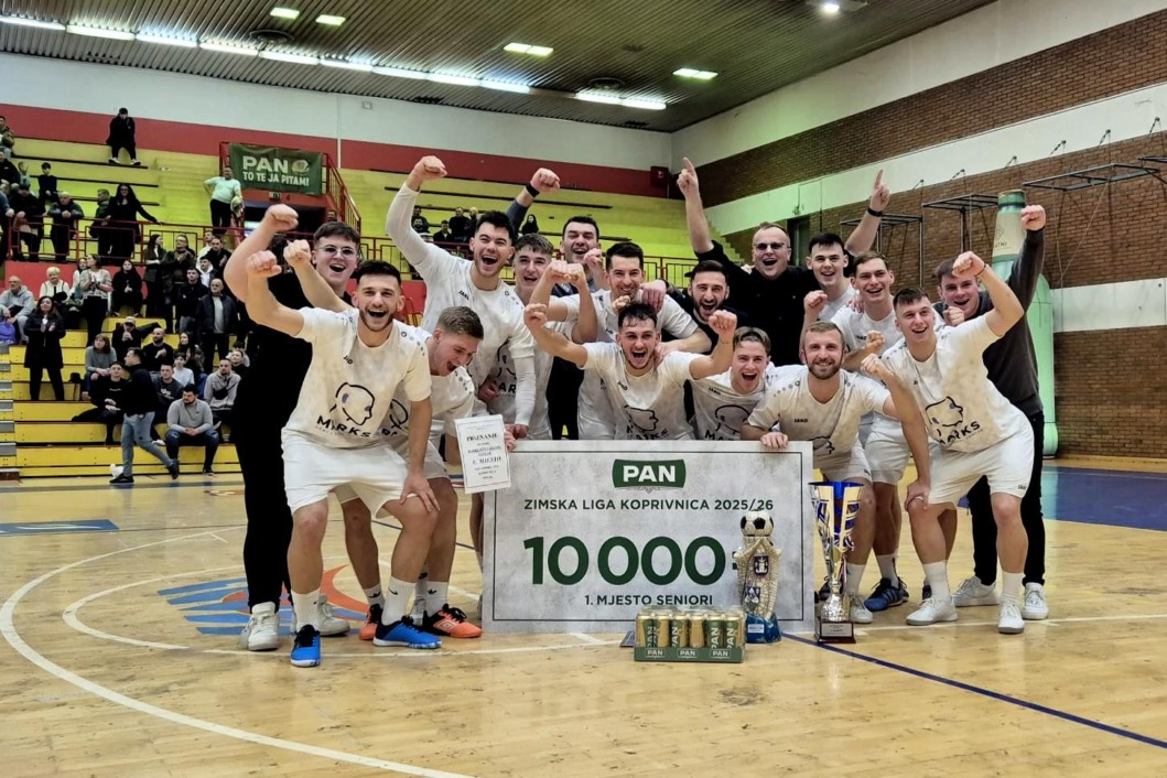 Veliko slavlje ekipe Marks - očnog i slušnog centra koja je obranila naslov na Pan Zimskoj ligi Koprivnica