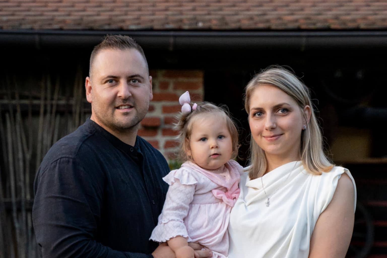 Matija i Mateja bačani sa svojom kćerkicom Anđelinom