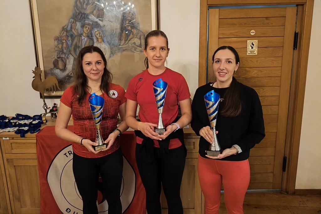 Sudionice Zimske lige trčanja u Đurđevcu