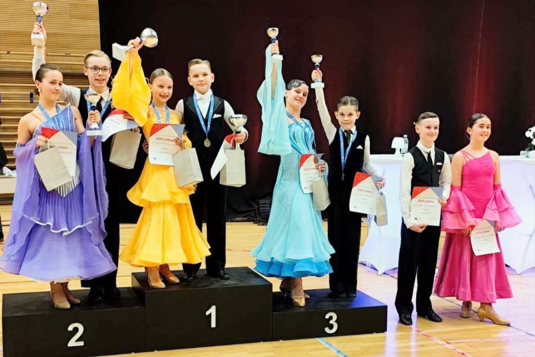 Luka Lauš i Sara Kovač (treći)