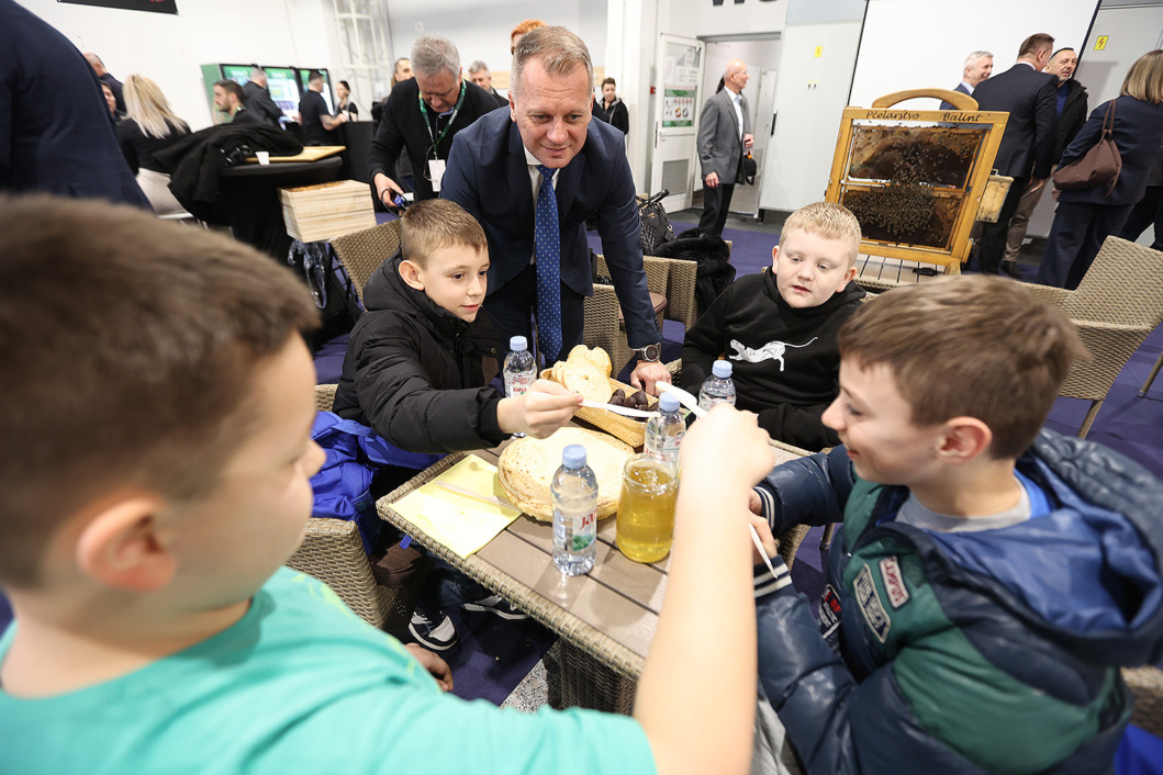 Medni doručak na Viroexpu