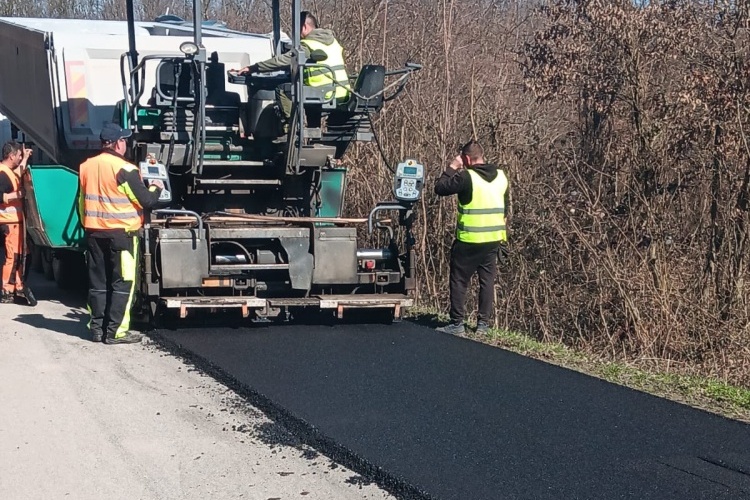Asfaltiranje kod šume Križančija