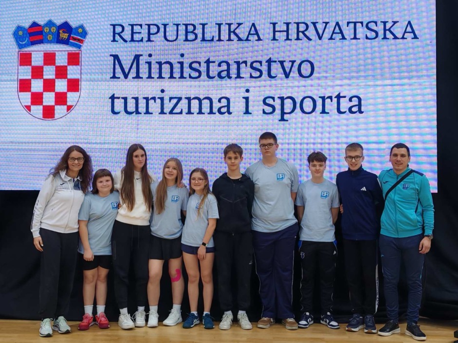 Učenici i učenice OŠ Braća Radić