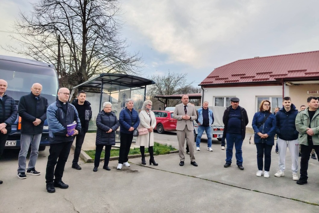 Postavljanje pisanice u Pustakovcu