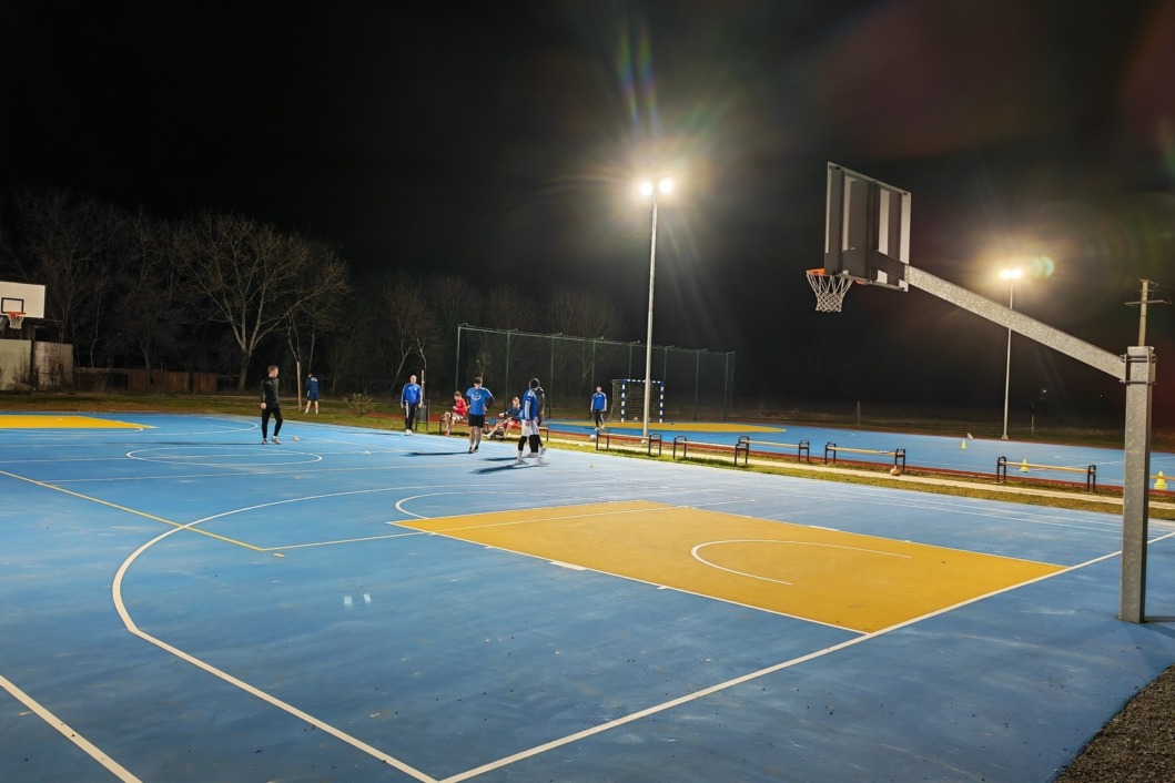 Trening na školskom igralištu u Drnju