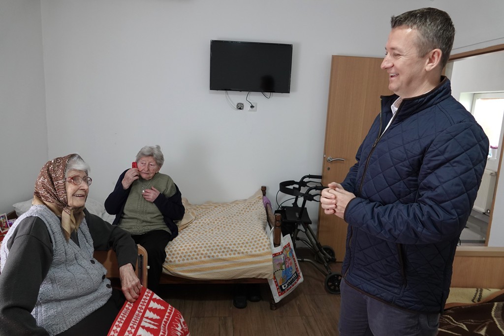 Gradonačelnik Janči i umirovljenice