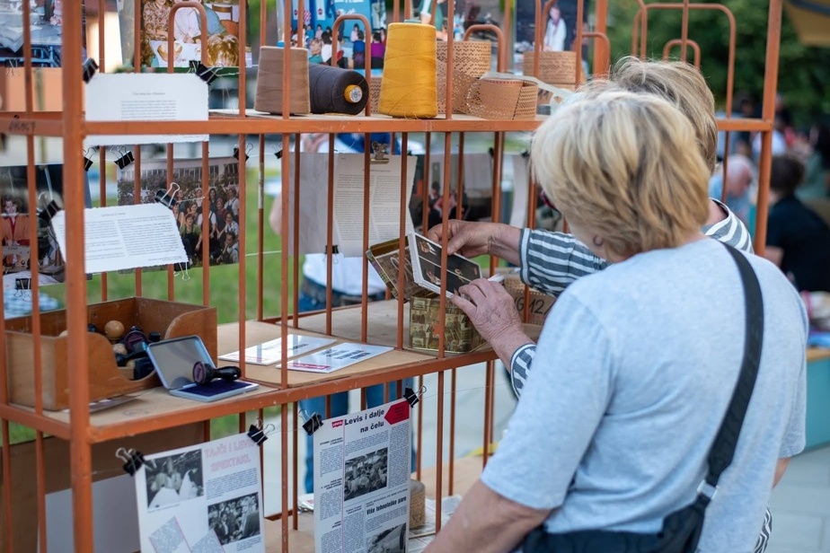 Manifestacija Sastanak u traperu
