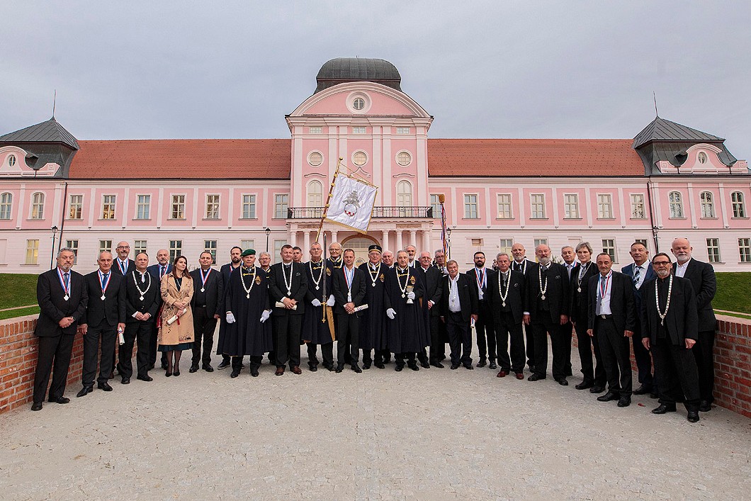 Članovi Bratovštine hrvatskih vinskih vitezova
