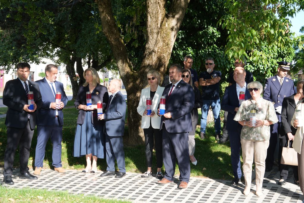 Polaganje vijenaca