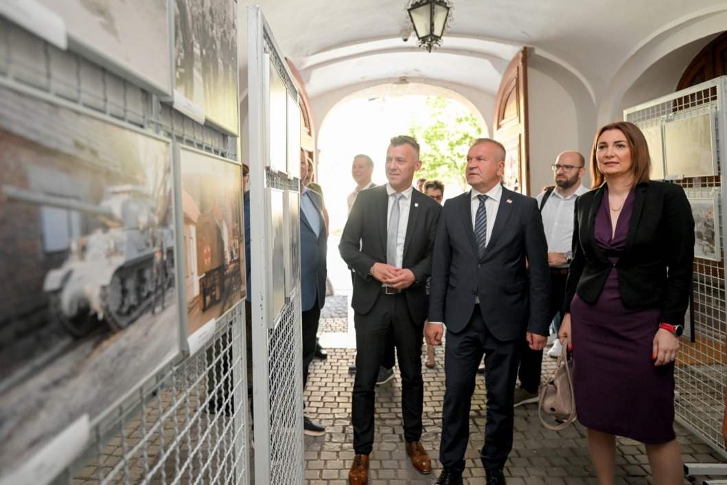 Polaganje vijenaca i otvorenje izložbe u Varaždinu