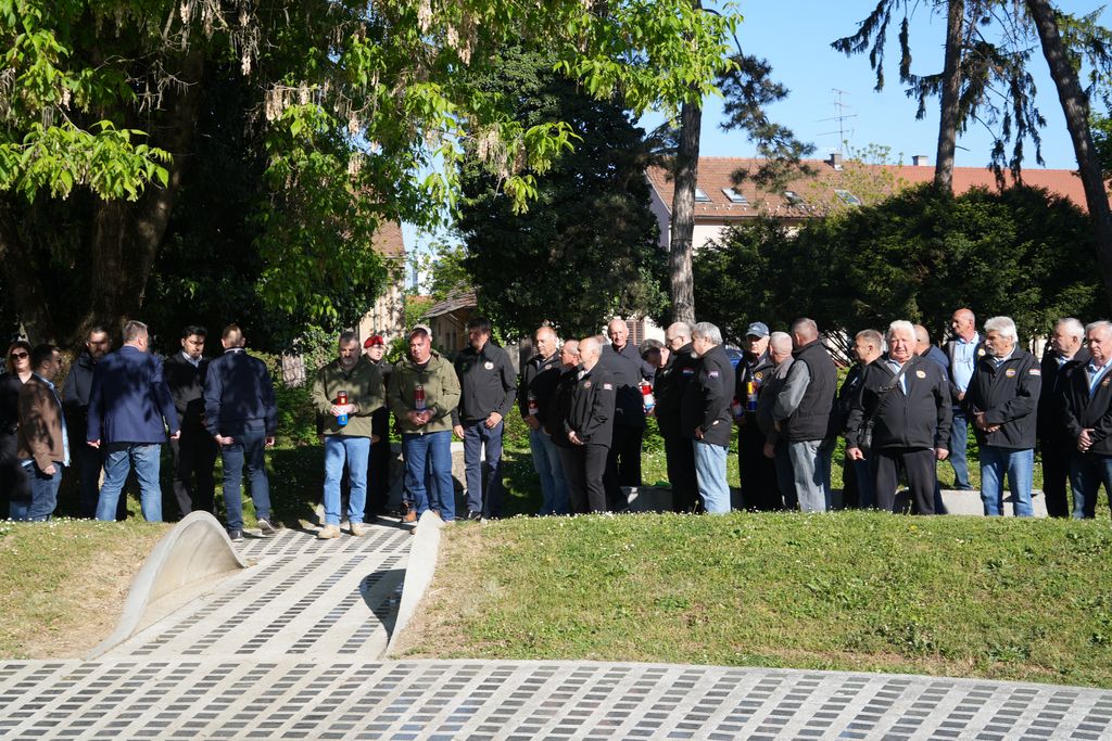 Polaganje vijenaca
