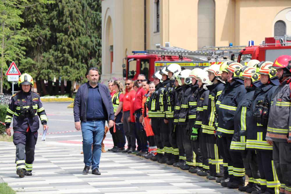 Vatrogasci i župan