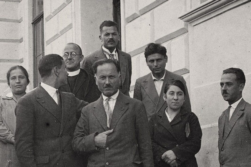 Prof. Franjo Viktor Šignjar (u prvom planu) s kolegama nastavnicima