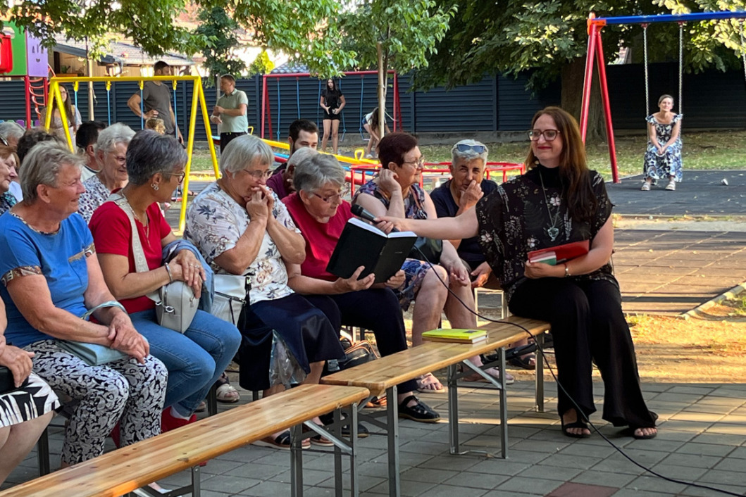Pjesnička večer u Parku pod lipama u Novigradu