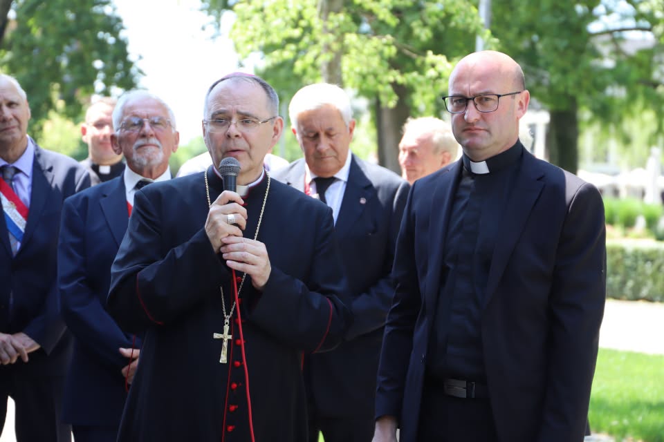 Varaždinski biskup mons. Bože Radoš i vlč. Tomislav Leskovar