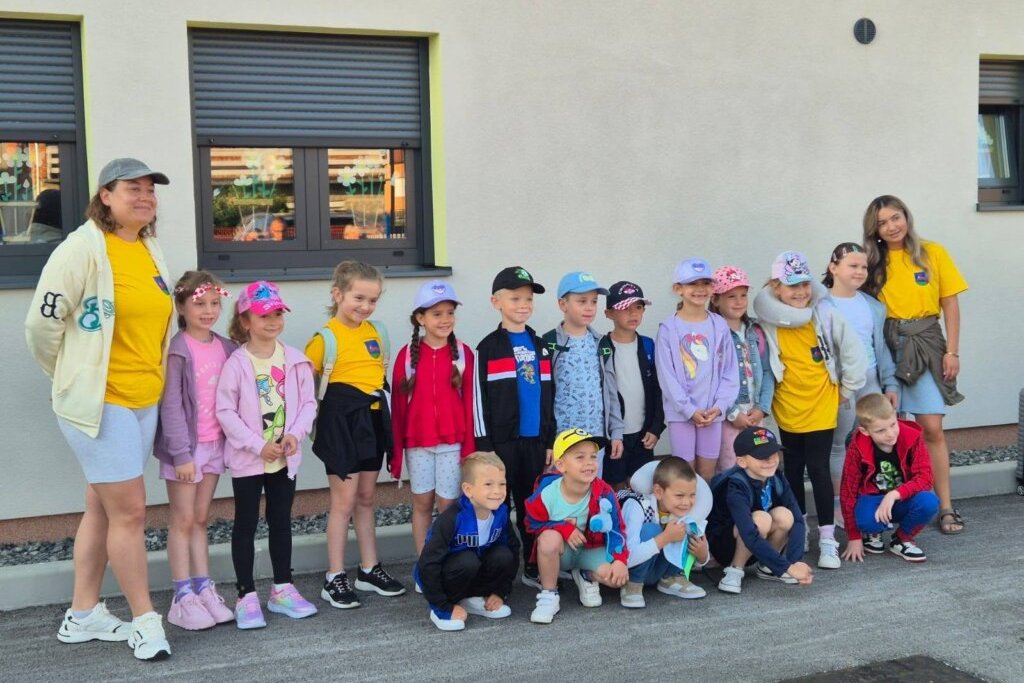 Najmlađi polaznici škole plivanja iz općine Dubrava u Nerezinama