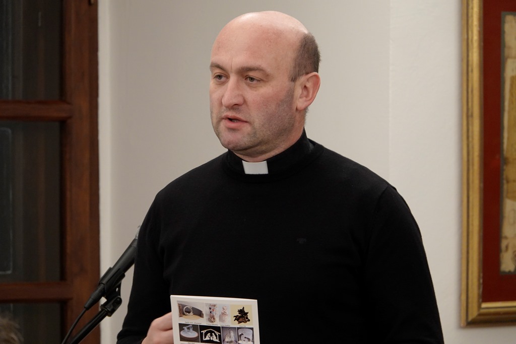 Velečasni Tomislav Leskovar
