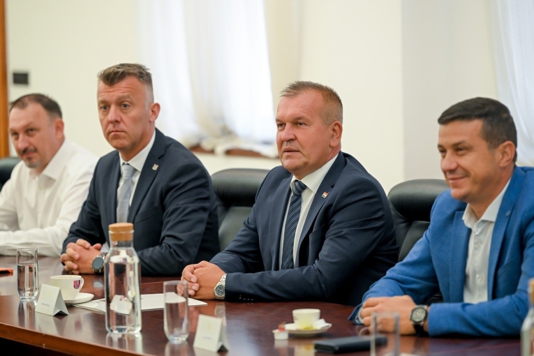 Anđelko Stričak u sredini