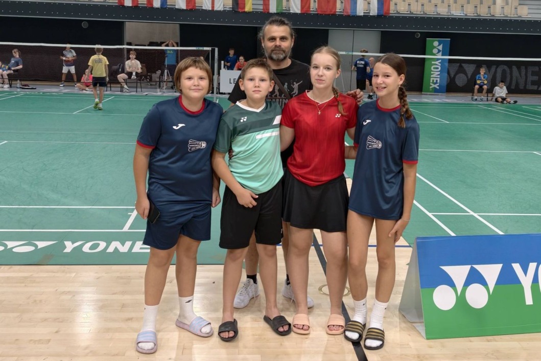 Članovi Badmintonskog kluba Koprivnica i trener