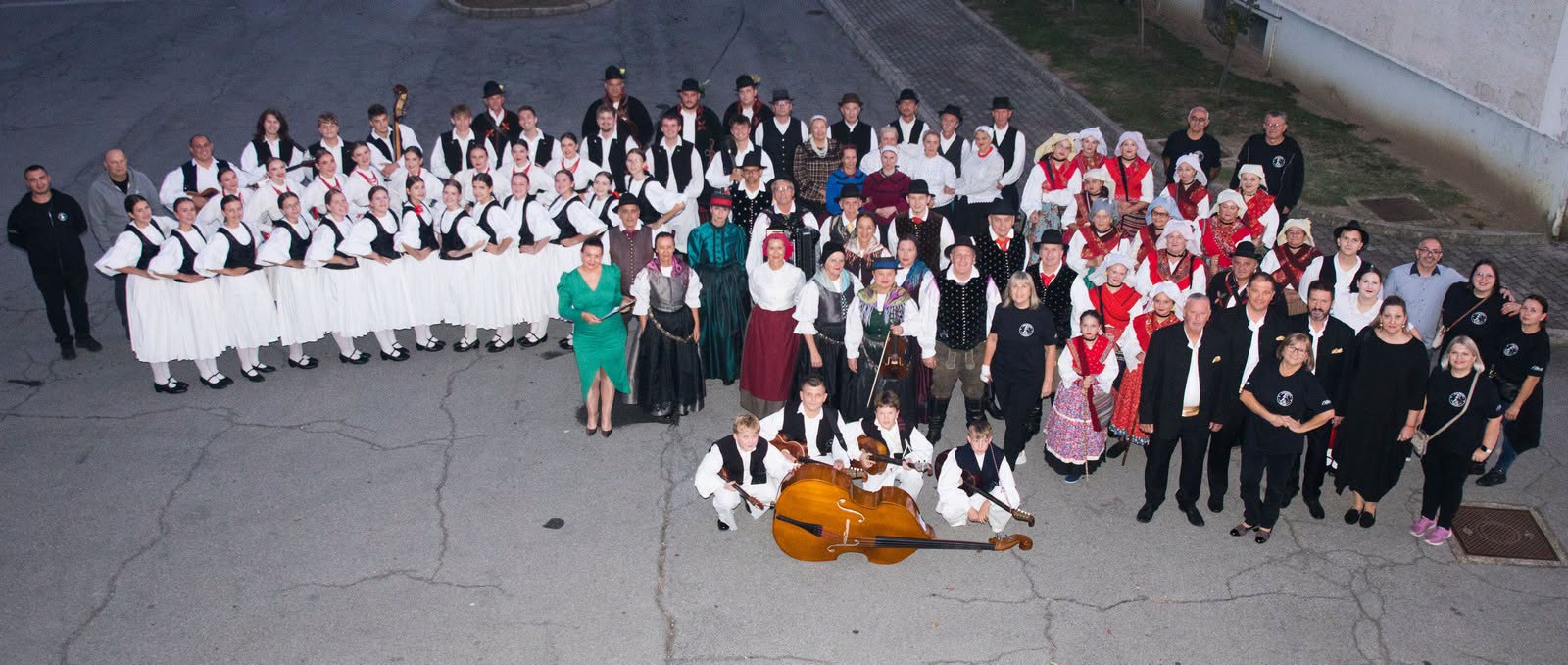 Zajednička fotografija sudionika 8. Delovskog veselja