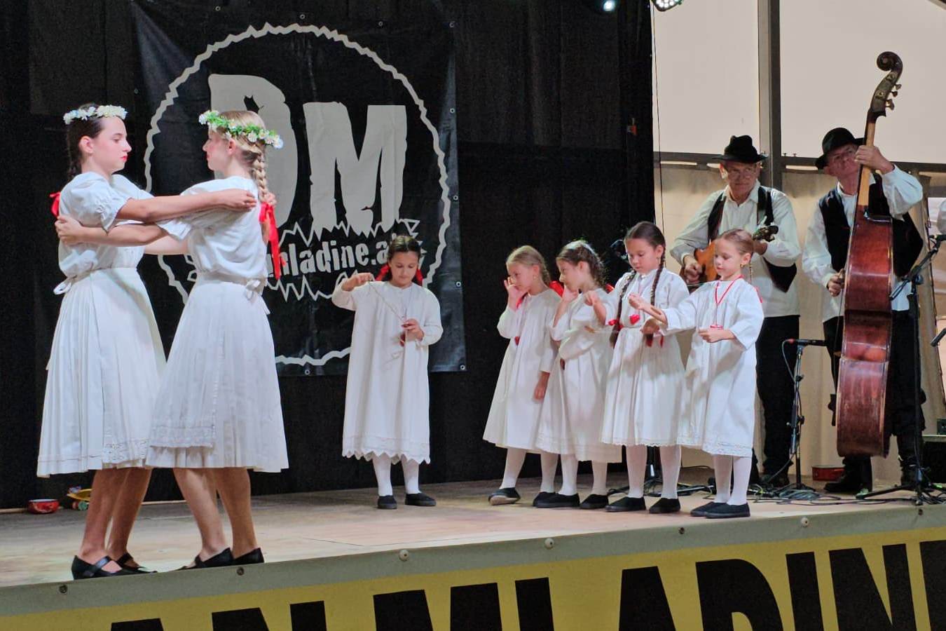 Mali folkloraši