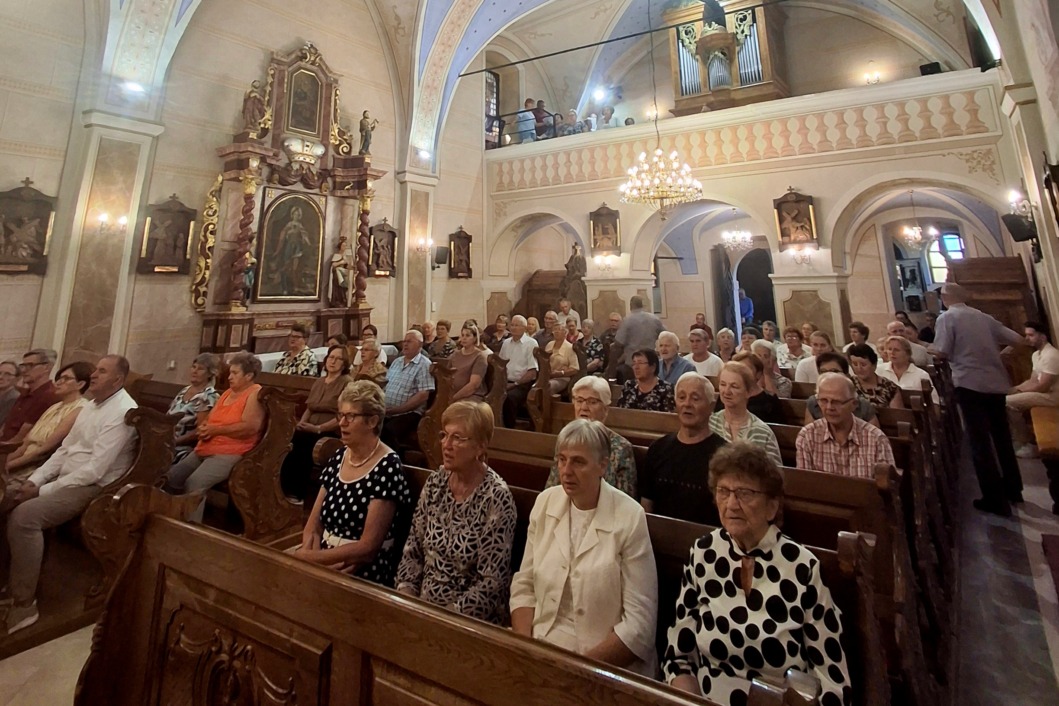Vjernici na misnom slavlju u močilskoj crkvi