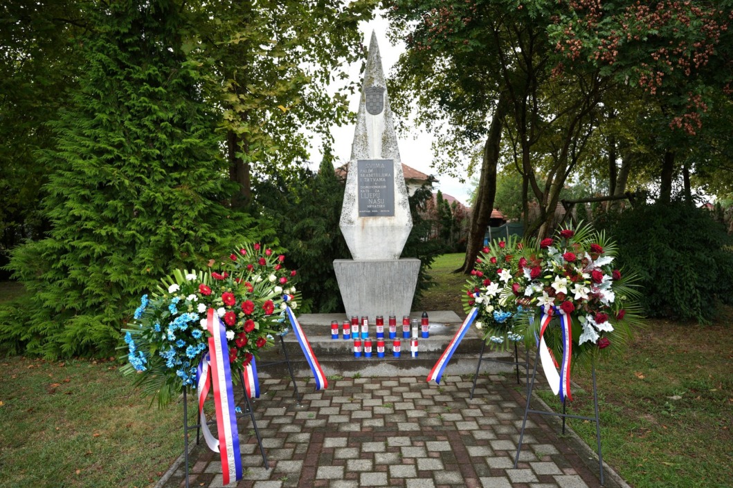 Spomenik poginulim hrvatskim braniteljima u Podravskim Sesvetama