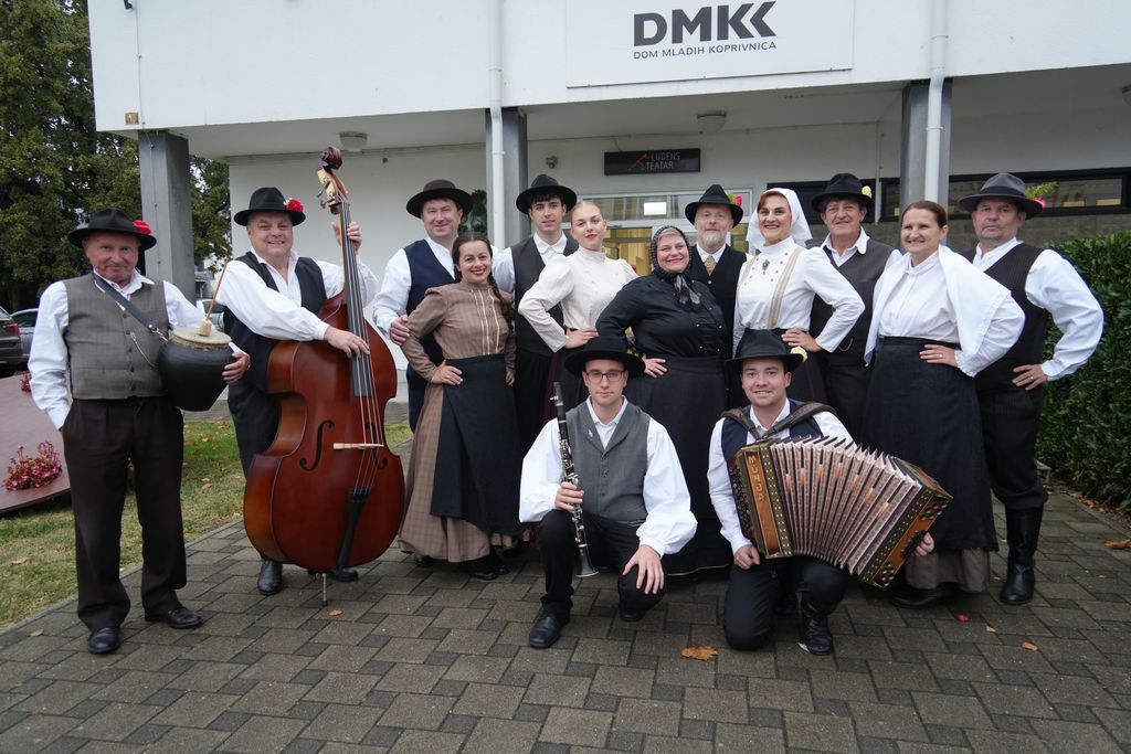 Folkloraši