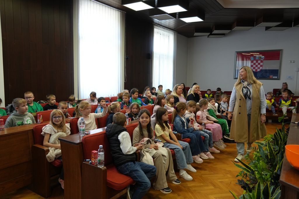 Mališani u gradskoj vijećnici
