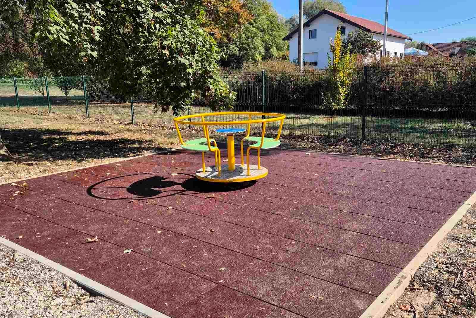 Dječje igralište i park u Đelekovcu
